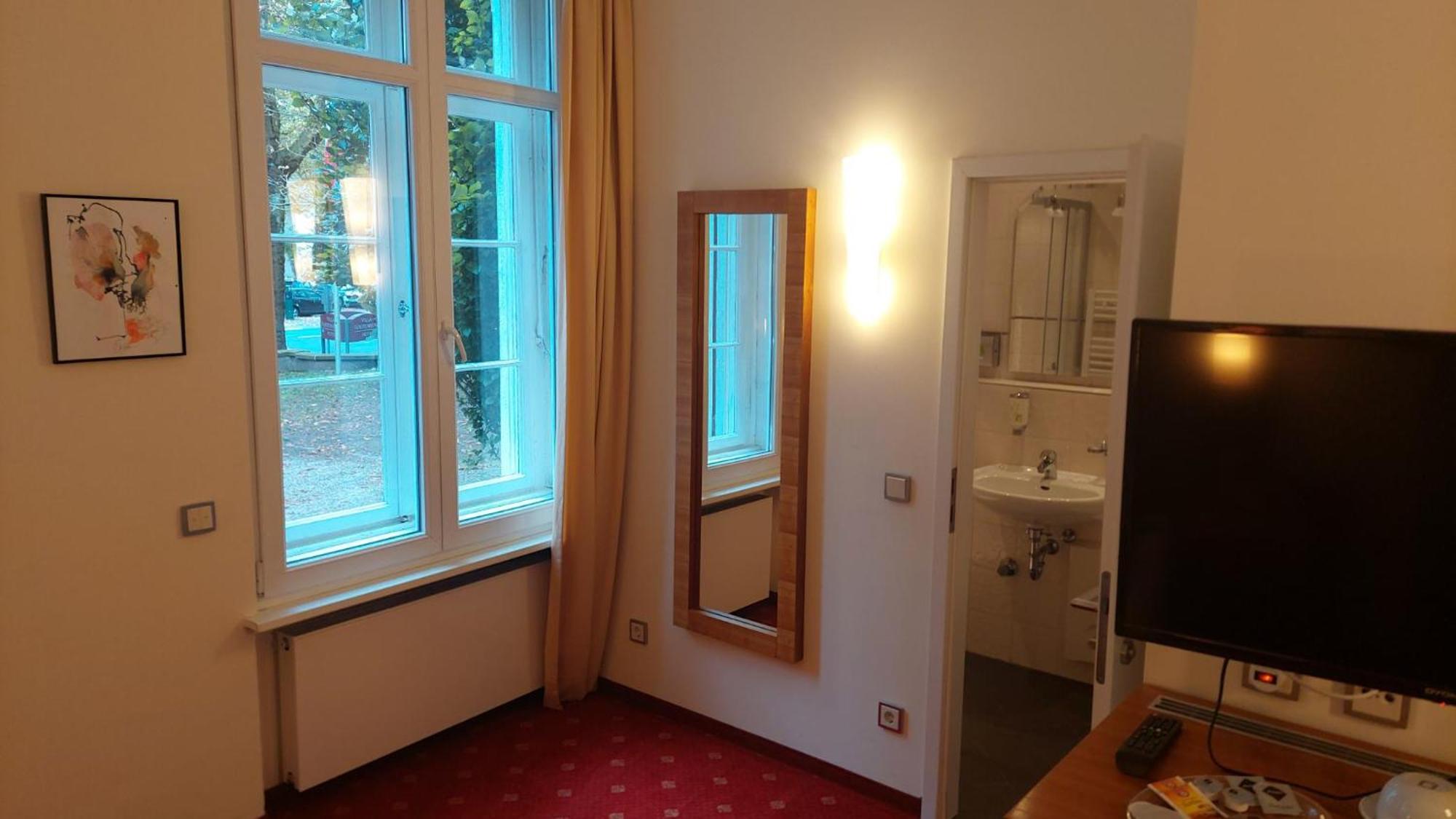 Die Villa, Zimmer 17, Dz Leverkusen Exteriör bild