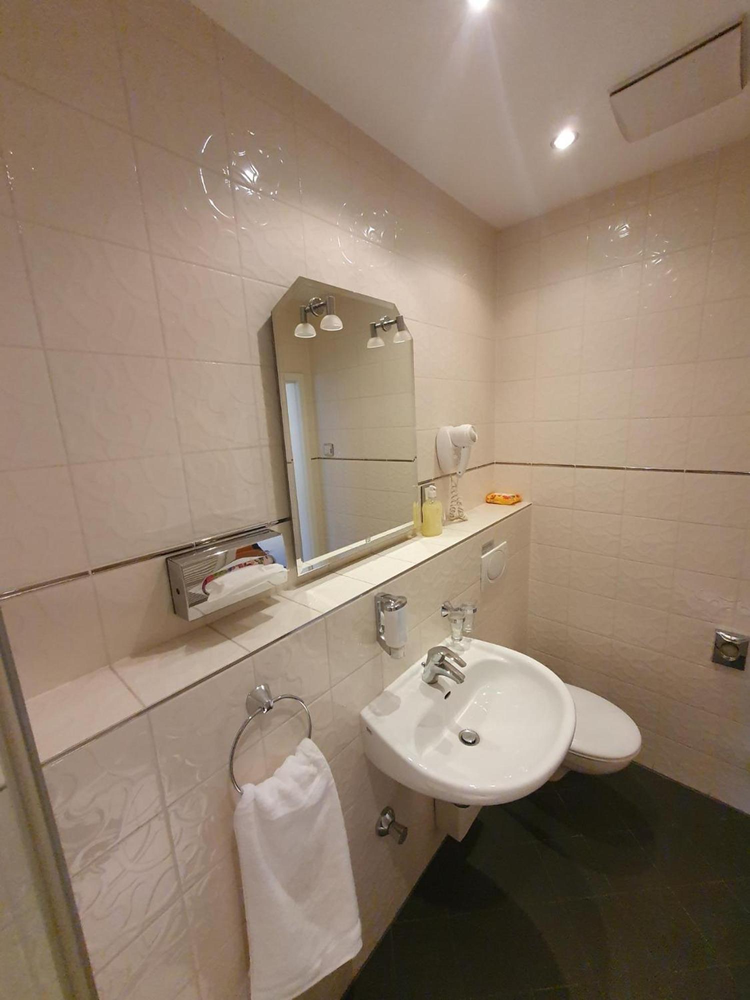 Die Villa, Zimmer 17, Dz Leverkusen Exteriör bild